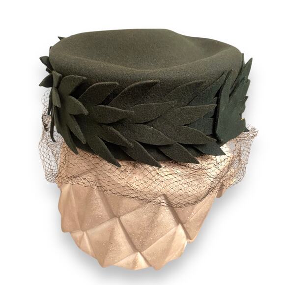 Vintage Wool Pill Box Hat with Veil Sz OS Forest Green Leaf Accents 1950s Twee - Picture 3 of 11
